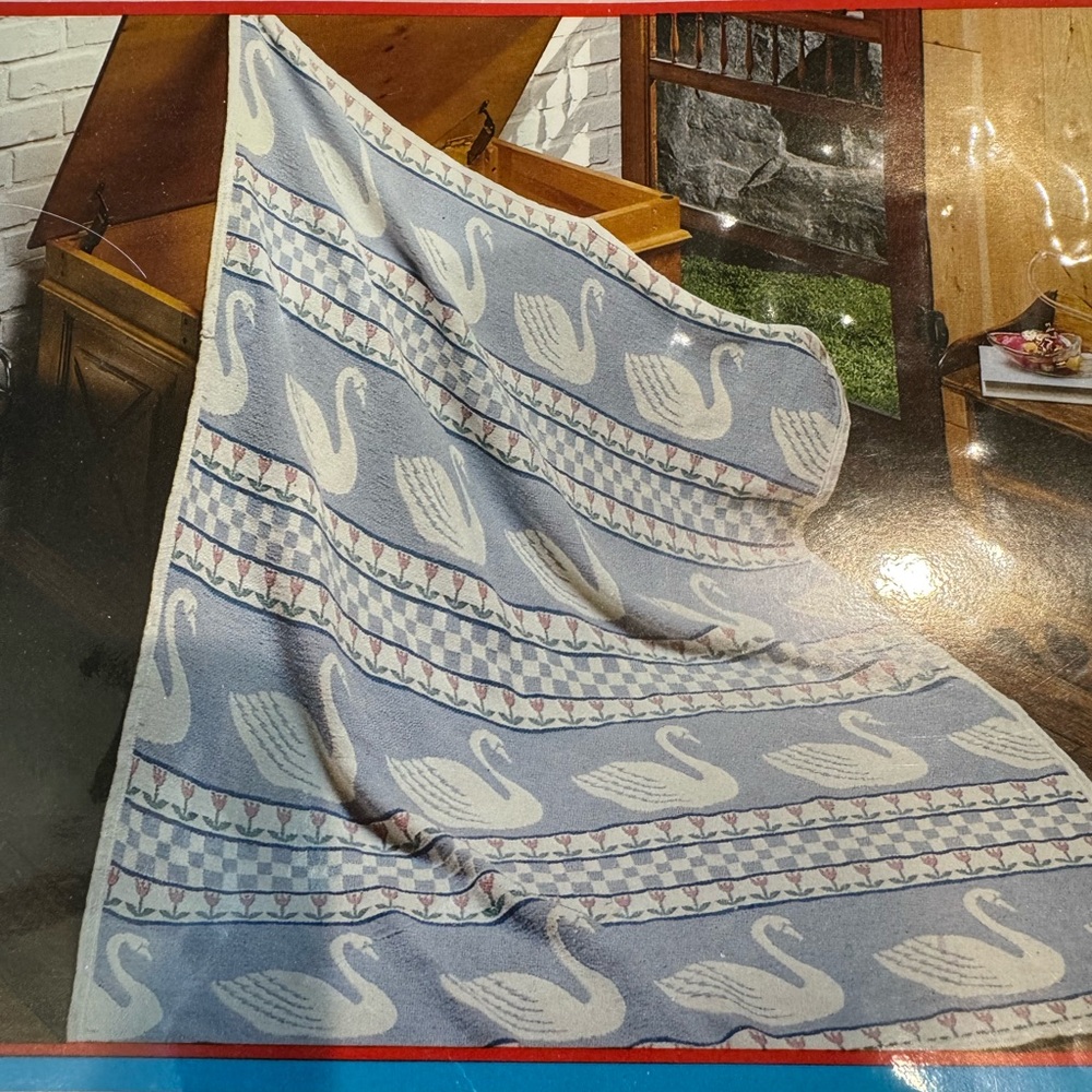 100% Cotton Vintage 1986 Crown Crafters Luxurious Throw - Country Swan, NEW!!!